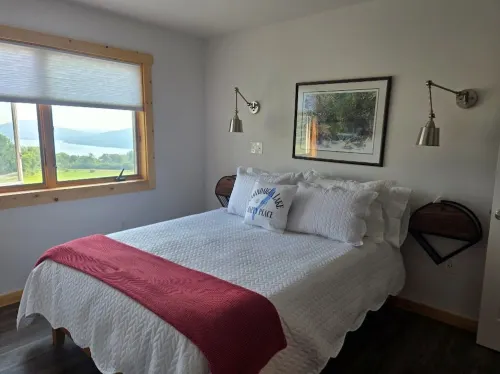 Charming Carriage House with Breathtaking Canandaigua Lake Views