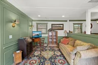 The Williams - luxe 2-bedroom cottage w/onsite parking in downtown Jacksonville