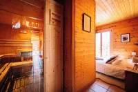 FAMILY CHALET AT LA JOUE DU LOUP, 50M FROM THE SLOPES FOR 14 PEOPLE