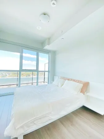 Luxurious 1 bedroom condominium Отели рядом с достопримечательностью «Блэк Крик Пайонир Виллидж»