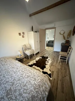 Maisonnette Chante coucou Le Cannet des Maures in the heart of the plaine des maures Hotels in Le Cannet-des-Maures