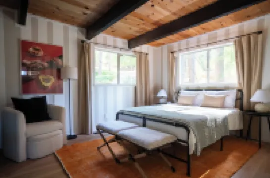 The Robin: BLS Lake Access, Hot Tub, Curated Luxury Design, & Kids Game Room