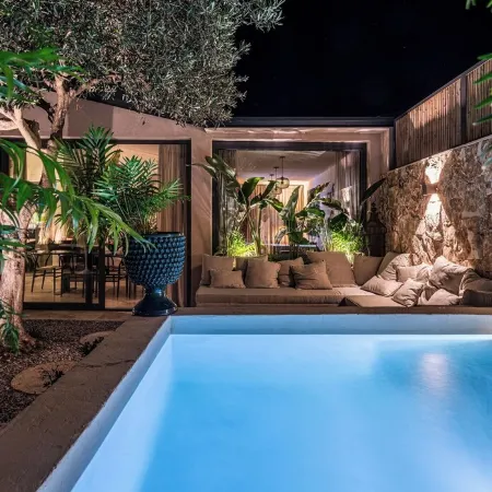 Dependance Armonia, with garden and jacuzzi just 100 meters from the sea