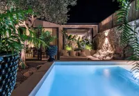 Dependance Armonia, with garden and jacuzzi just 100 meters from the sea