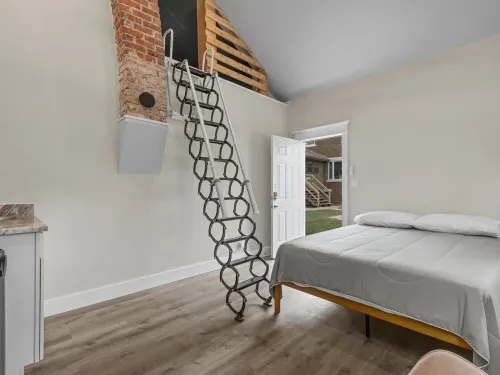 Charming 2-bedroom studio with WiFi, AC in the heart of downtown Bartlesville