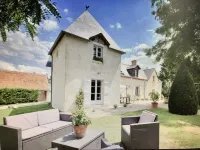 Sologne, Chateaux de la Loire, Entre Chambord et le zoo de Beauval Hotels in Cheverny