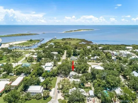 Historic Coastal Retreat: 3‑ Cape Cod Cottage w/ Courtyard, Porch & Bay Access