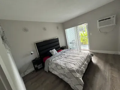 Charming 1-bedroom waterfront apartment in wonderful Miami with WiFi, AC Hotels in Mimo