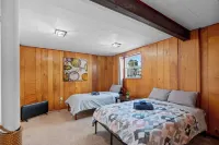 Easy Self Check-in 4BR Escape • Prime Walkable Location • Dining & Shops Nearby