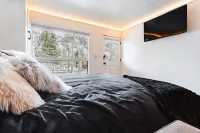 Ajax views and river patio! Newly remolded with King Murphy bed!