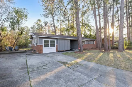 Forest Estates Lodge - Spacious + Available NOW!