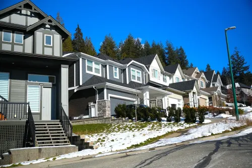 Designer Zen Villa, Premium Coquitlam Stay, Near Nature, Minutes to Transit