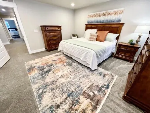 New Towhhome in heart of Idaho Falls walk to WalMart. 4 Bedroom sleeps 8