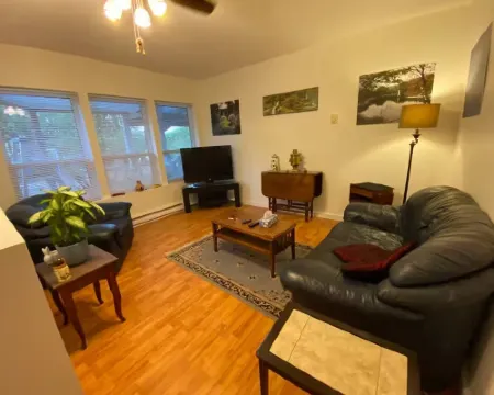 Cowichan Bay Private Entrance 1-Bdrm Suite Quiet Hotels in Cowichan Bay