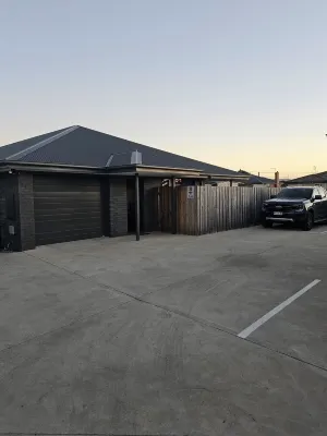 New home, 5 minutes drive to beaches & MTB trials, walk to shops, pets, WiFi