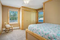 Lovely Lakehouse by Grand Traverse Bay. Pet Friendly! Hotels in Bingham Township