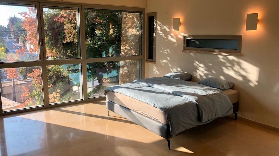 Huge Villa in Hertzlya Pituach (15 min from TLV)