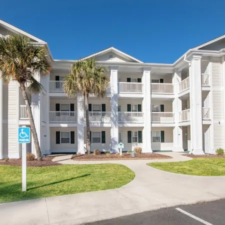 Sunny 2 Br River Oaks Condo. Pool & Hot Tub. Near Attractions, Golf, & the Beach