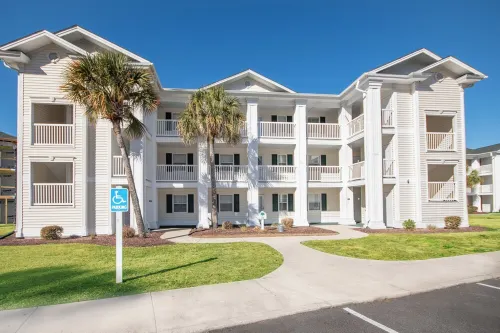 Sunny 2 Br River Oaks Condo. Pool & Hot Tub. Near Attractions, Golf, & the Beach