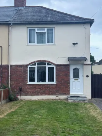 Cozy three-bed house in Wolverhampton Bushbury Отели рядом с достопримечательностью «Wolverhampton Wanderers Football Club»