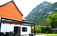 Vacation home TraunseeStrand EXKLUSIV in lakeside location incl. spacious garden