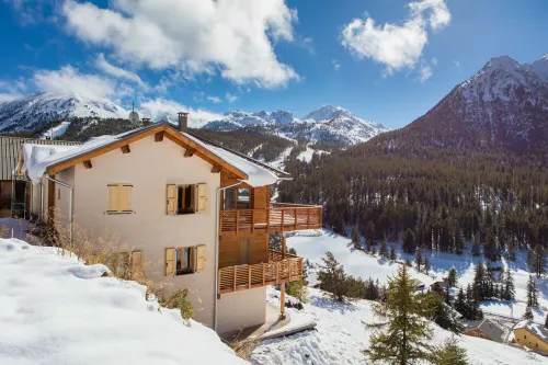 *NEW* Chalet Tosca, luxury chalet for 16 with sauna and beautiful views!