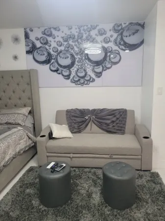 Cozy and inviting Studio with Private entrance in charming Pembroke Pines Отели в г. Пемброк-Пайнс