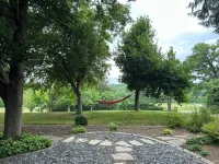 Secluded studio getaway- only 4 miles from Downtown Iowa City