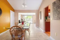 Charming 3-bedroom house with AC, WiFi in pleasant Palm Bay