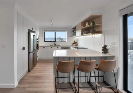 Spacious Alpine Escape with mountain & lake views