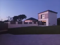 Recent house facing the dunes and Grève Blanche beach, at the foot of the GR34.