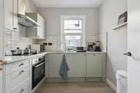 Modern & Charming Cottage Flat | Parking, Garden, Short walk to train, Eateries Hotel a Leyton