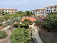 Stylish spacious apartment, fully equipped - walking distance to beach Hotels in 