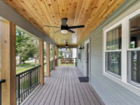 Baraboo Bungalow Hotels in Baraboo