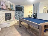 Blue Waves Getaway l Pool Putt Putt l Movies Hotels in West Bradenton