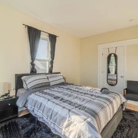 LUXE 4BDR/2BA Near Boston- T-Station & Encore Casino