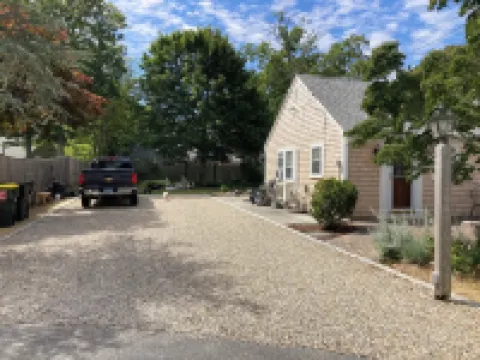 Charming 3 bedroom & 3 full bath house in S. Yarmouth with AC - walk to beach!