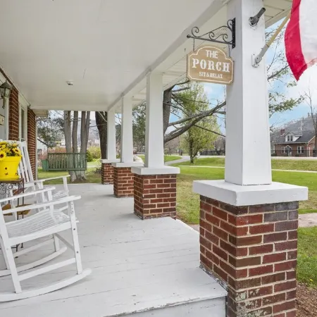 Charming 4 bedroom farmhouse with large backyard for entertaining!