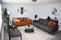 Gorgeous 3-bedroom apartment in New Britain with WiFi, AC Hotels in New Britain