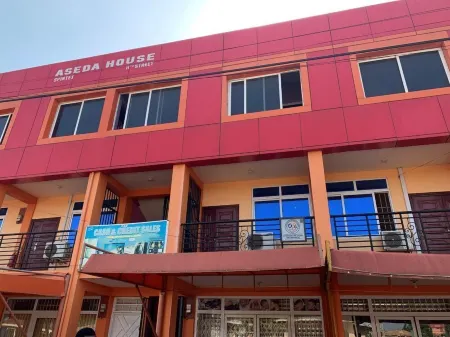 Charming 2-bedroom apartment with WiFi and AC in brilliant Sekondi-Takoradi.