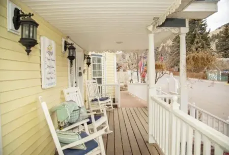 Mayfly Manor 3-bedroom townhome in charming Creede Colorado