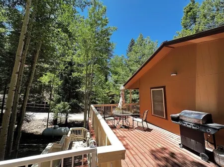 Charming 2-bedroom house in peaceful Cloudcroft with WiFi