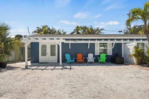 Explore Manasota Key, Walk to beach, bikes, kayaks in charming 1-bedroom cottage