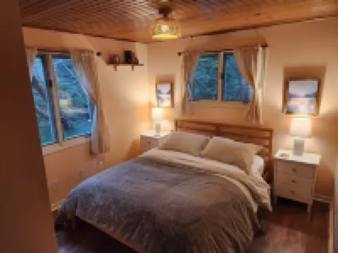 Cozy cottage by the river perfect for nature lovers & pet friendly