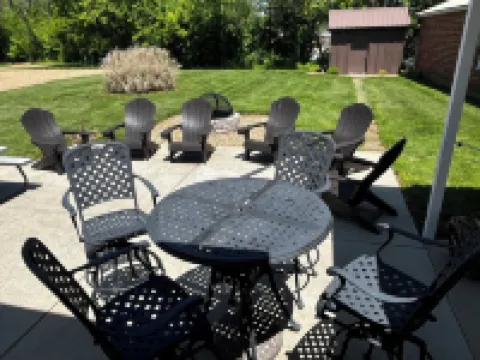 Charming 4-bedroom house in Hermann, MO.  Walking distance to downtown venues.