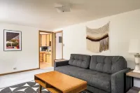 Spacious 4-bedroom house, Fenced Yard, Central Denver & Boulder