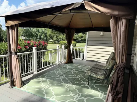 3-Bedroom House on Golf Course. Beach, Casino Golf Shopping Relax Large Home.