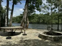 Beautiful 3-bedroom River House in Old Town FL with AC and Wi-Fi, Enjoy!