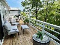 Charming Getaway At Conley Bottom Resort/Lake Cumberland Hotels in Wayne County