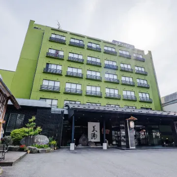 一茶のこみち美湯の宿 SNOW MONKEY RESORTS INFO & GIFT SHOP周辺のホテル